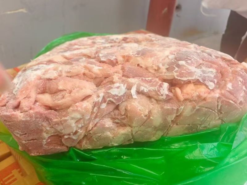猪碎肉.正一九。正二八。正37适合做饺子馅。腊肉厂老板。