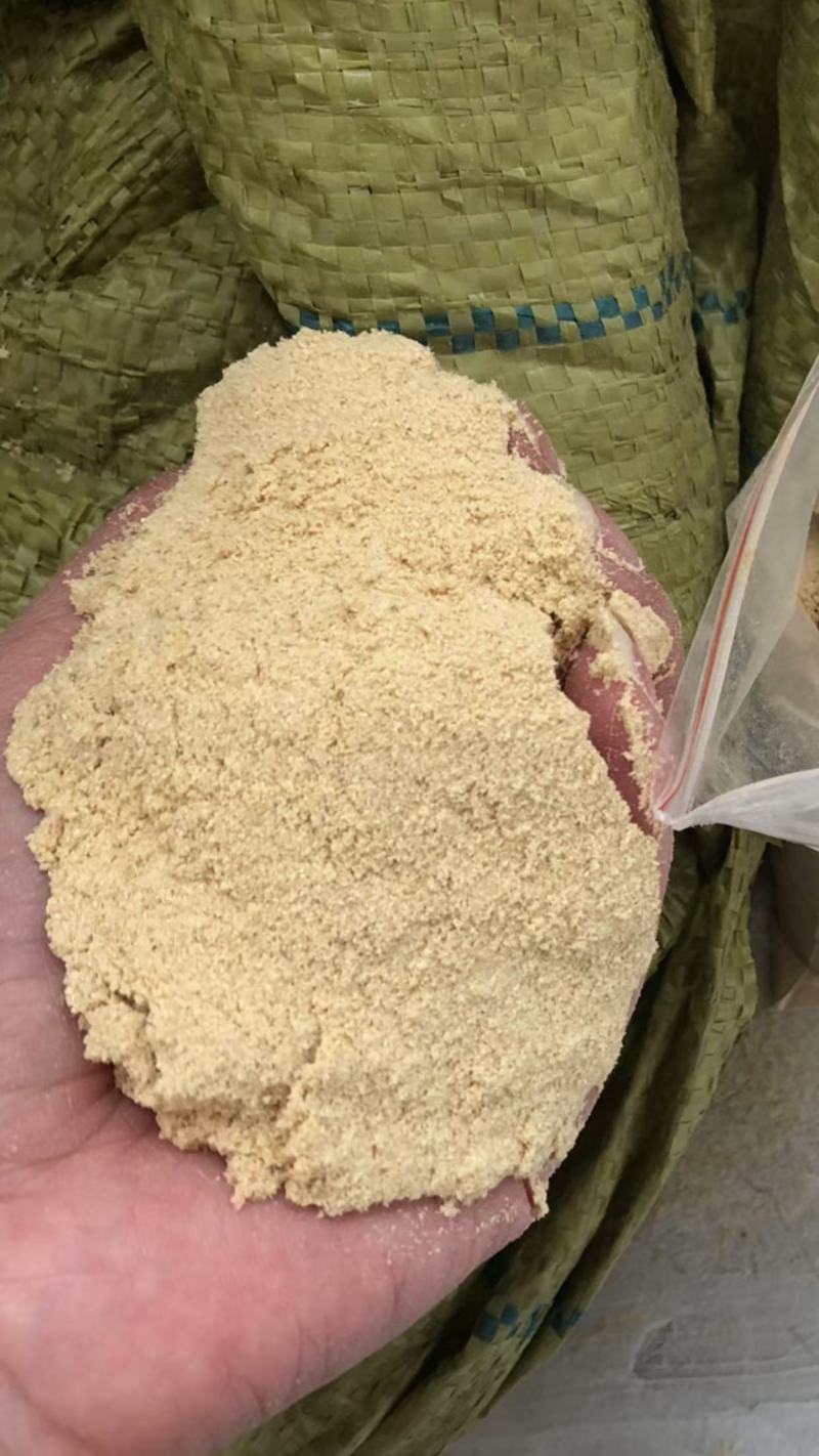 玉米面：水分6、灰分2、蛋白10、纤维7、鸡鸭鹅猪牛羊等家