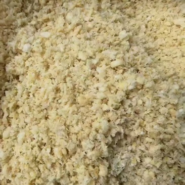 熟玉米饲料，真空包装，（可代替玉米）。本产品为湿料粉碎的，适