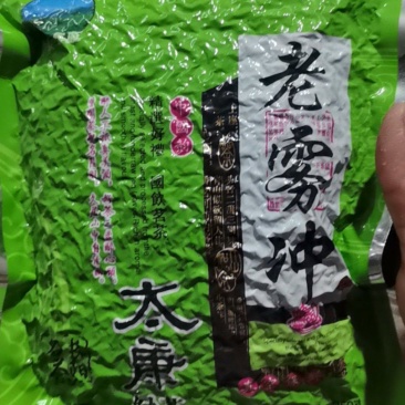 茶叶，清明前后自家茶园采摘，采用精品包装，送人自己喝适合