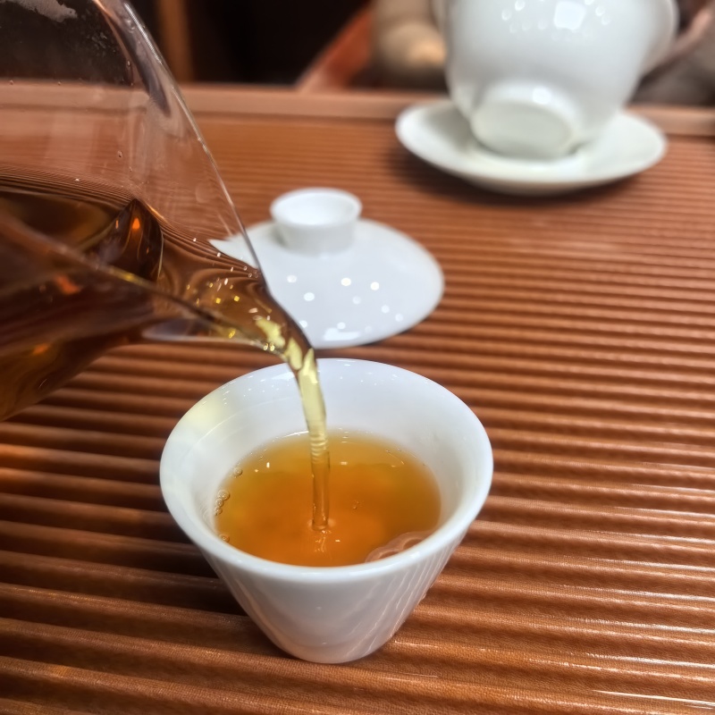 古树晒红性价比**登场一杯封神品尽山野韵味与实惠