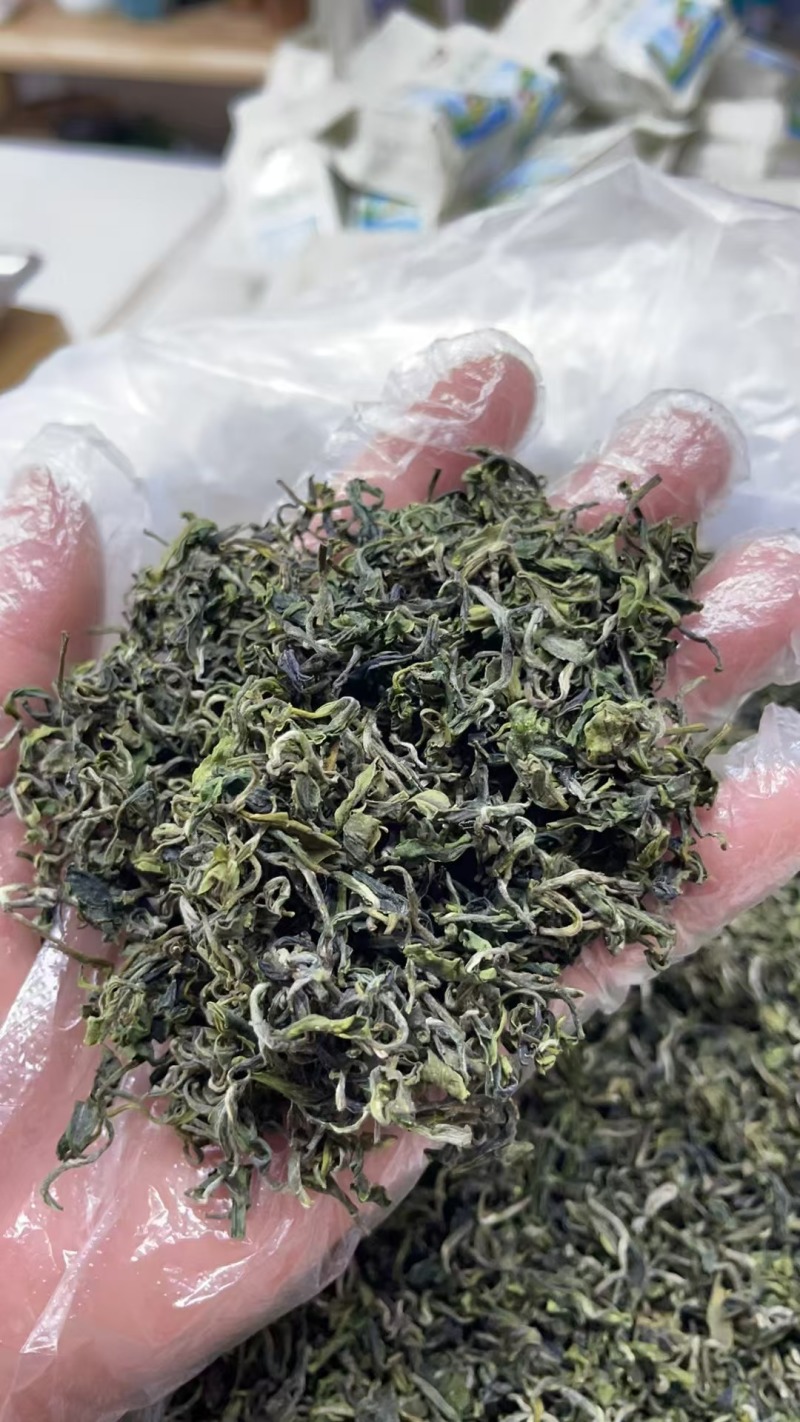 日照绿茶，山泉水浇灌，茶叶色泽鲜亮，味道香浓，口感好