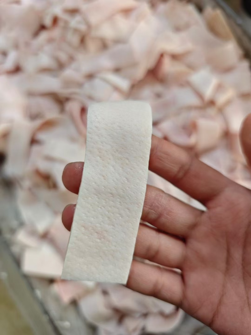 食品级精品小块皮，尺寸3*9，干货出成高，油毛干净，