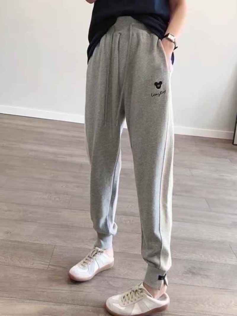 新到女士高档精品运动裤2500件，经典小标，刺绣标12