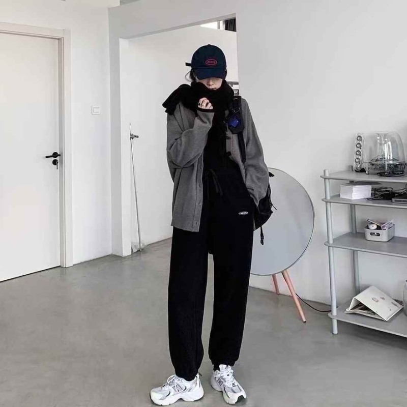 新到女士高档精品运动裤2500件，经典小标，刺绣标12