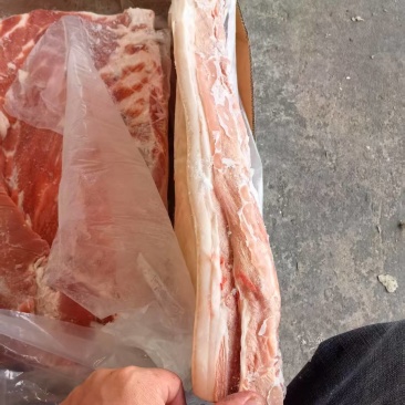 带皮五花肉。前后上肉