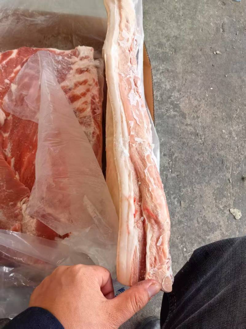 带皮五花肉。前后上肉