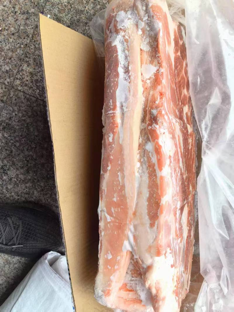 带皮五花肉。前后上肉