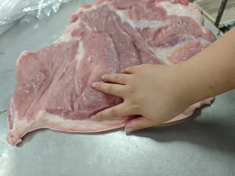 带皮五花肉。前后上肉
