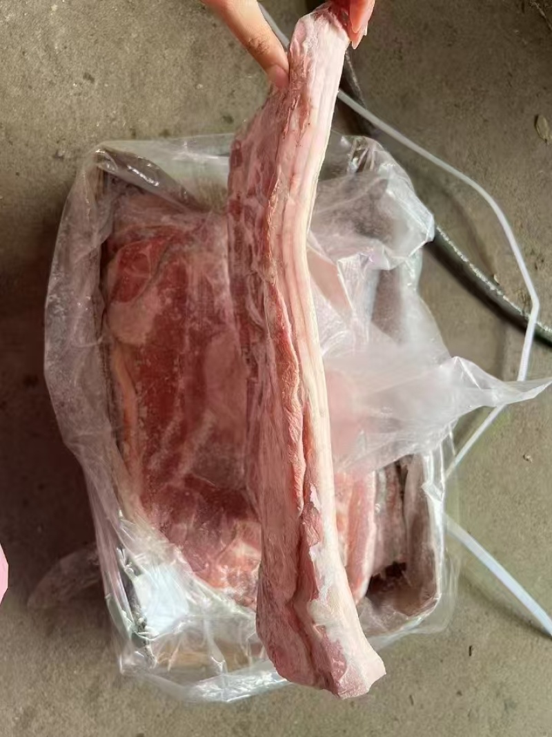 带皮五花肉。前后上肉