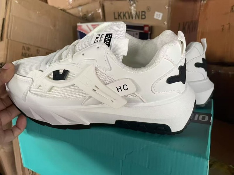 搬库房清货，2000多双质量非常好，清货16