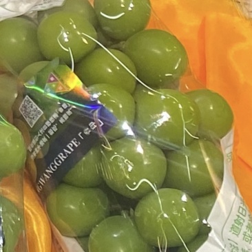 阳光玫瑰葡萄和青提