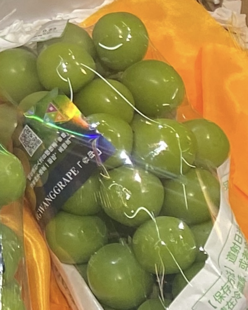 阳光玫瑰葡萄和青提
