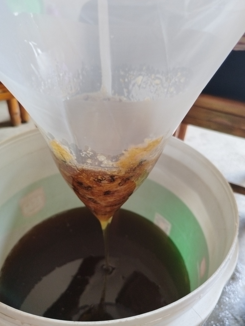 ***，货真价实的中蜂土蜂蜜。