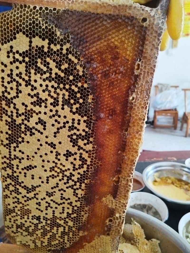 ***，货真价实的中蜂土蜂蜜。