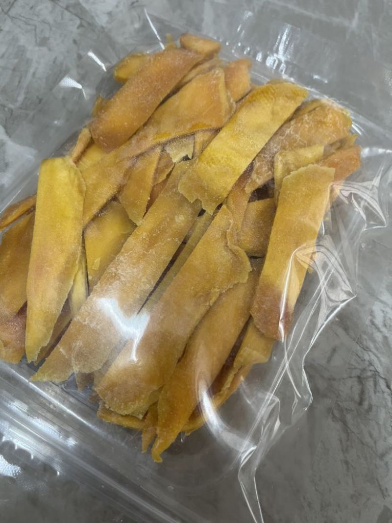 芒果丁、芒果条。芒果干工厂承接芒果干各种规格切丁、切条。