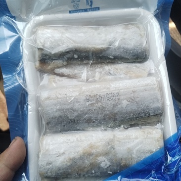 冷冻带鱼段400g一包