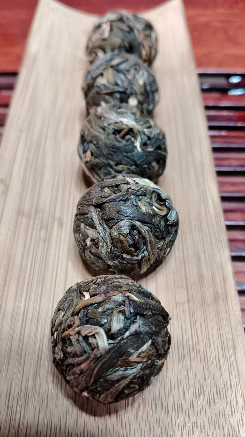 茶叶普洱茶古树龙珠