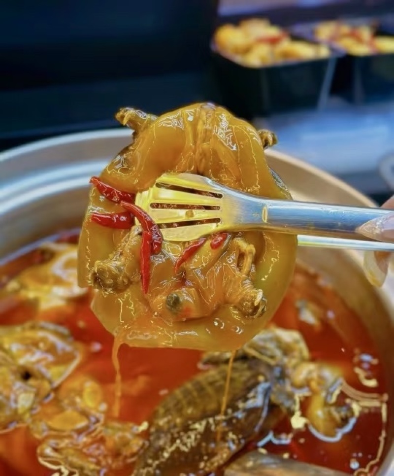 麻辣卤甲鱼，麻辣鲜香，裙边Q弹软糯
