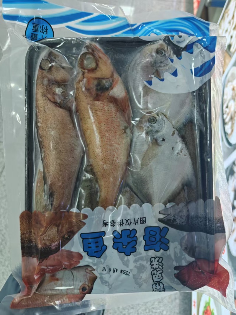 品名：海杂鱼（一包10条鱼）一箱15斤