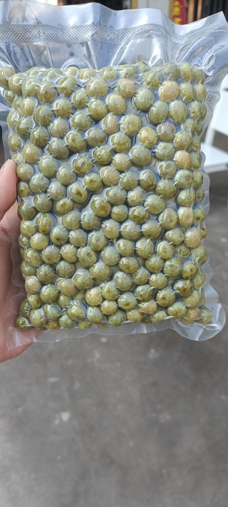 带壳鸡头果，芡实