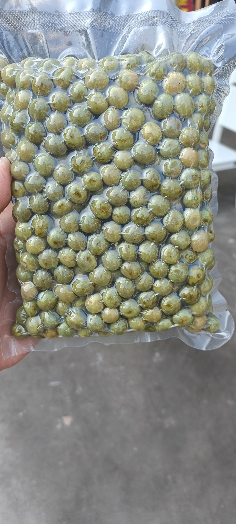 带壳鸡头果，芡实
