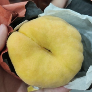 黄蟠桃，有带毛和不带毛之分。