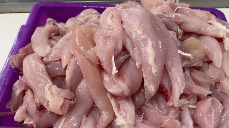 本公司做的是肉鸡屠宰加工。