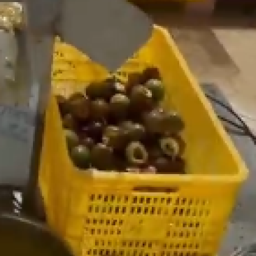 百香果果皮，每天有一百吨左右