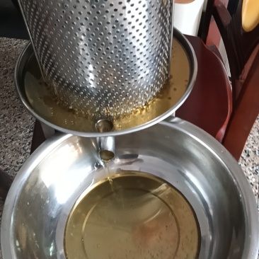 家里养的土蜂蜜
