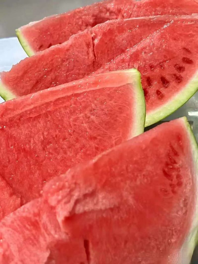 美都麒麟瓜，黑皮西瓜大量上市，欢迎各位前来选购，保质保量