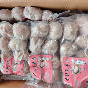 肚包羊肉，羊肚包裹着大块羊肉，简直香爆了