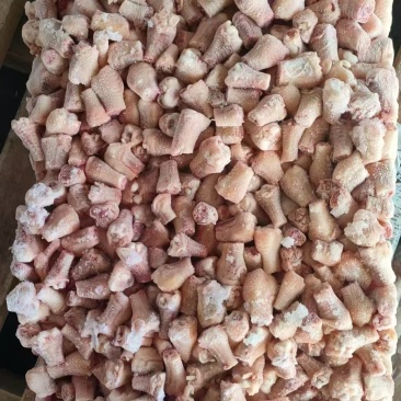 70个左右的爪骨14吨左右，诸城发货，进口爪子切的