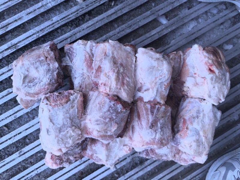 满肉带腱腿骨块