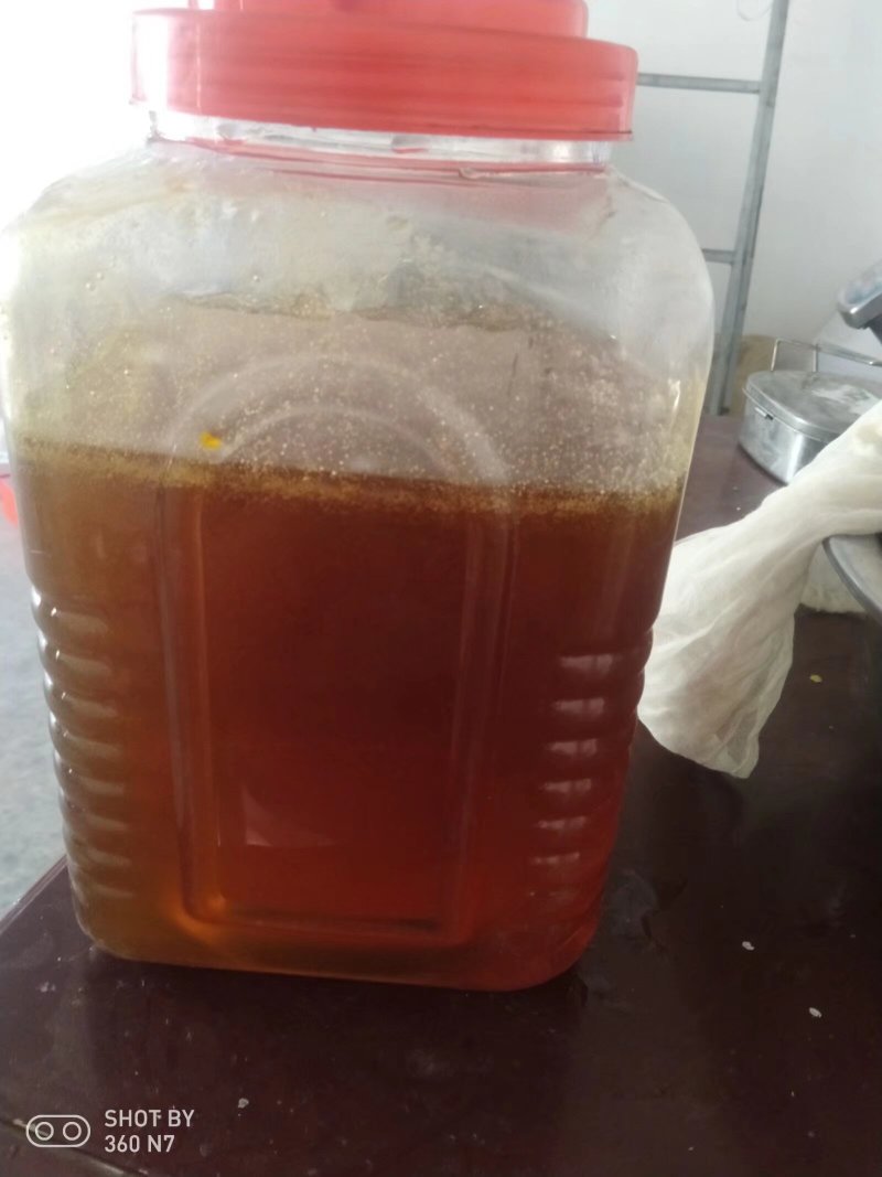 贵州深山土蜂蜜，一年只取蜜一次，数量不多，欢迎品尝