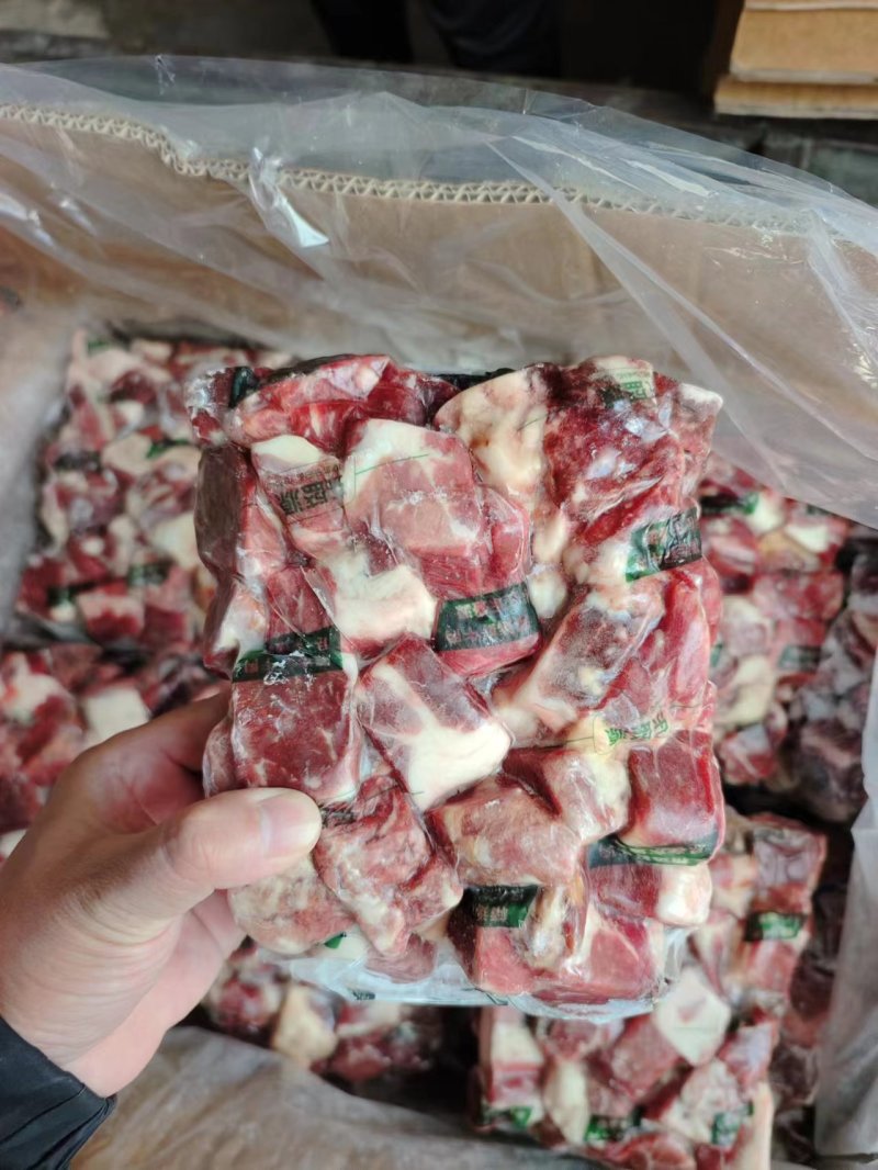 牛腩粒到货，块头均匀，肥肉比例好使用起来方便快捷，价格低