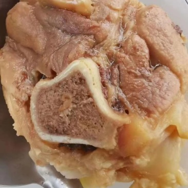 后筒骨块带肉，带筋，带骨髓！