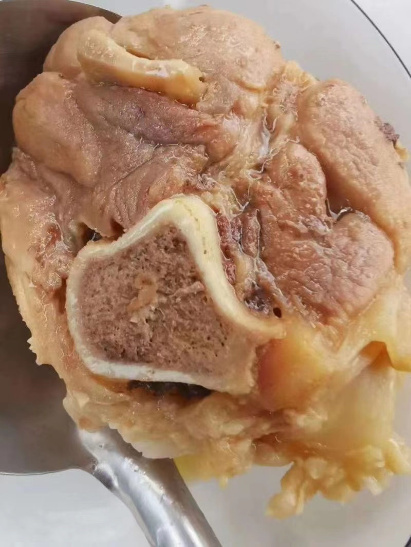 后筒骨块带肉，带筋，带骨髓！