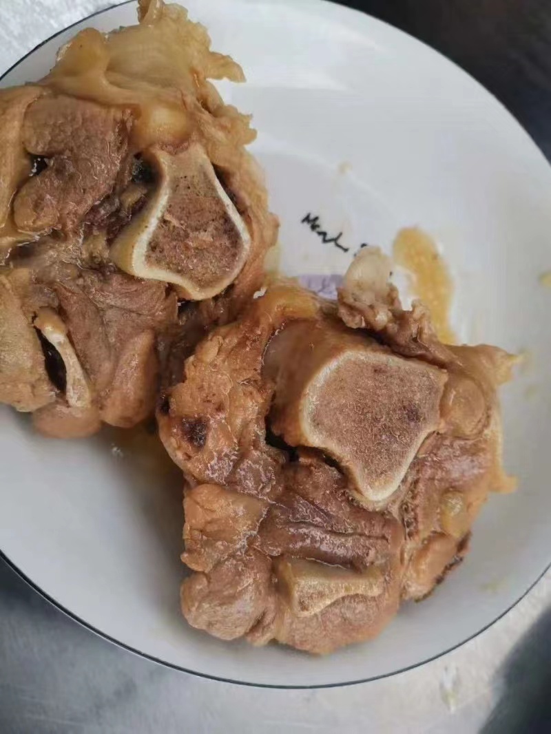 后筒骨块带肉，带筋，带骨髓！