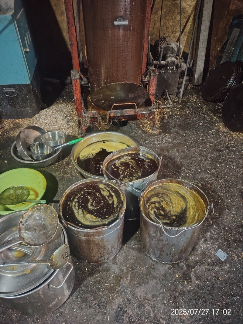 笨榨豆油。
