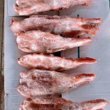 猪胸骨，带肉带脆骨