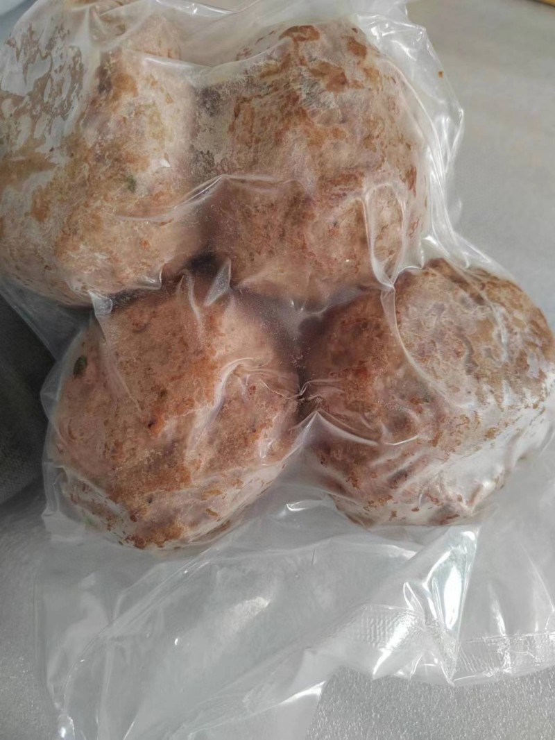 狮子头，单个重量200克实拍品尝，肉质劲道，有肉粒感