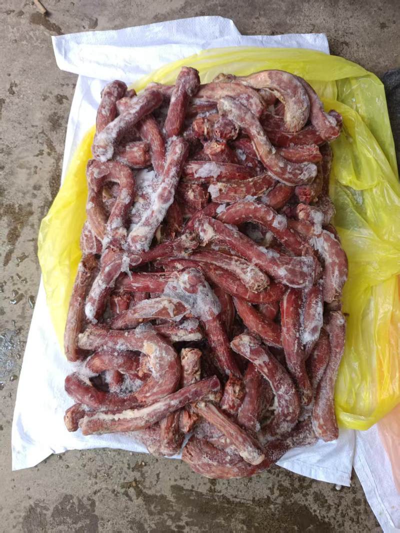库里二级大板鸭脖14吨