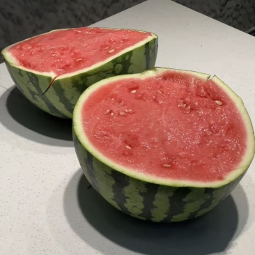 河南麒麟西瓜，质量好，口感甜，产地直发，价格可谈