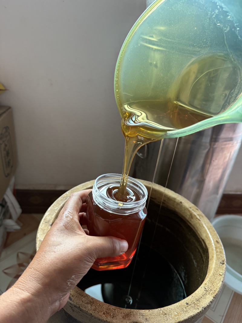 自家土蜂蜜，******，男女老少皆宜。诚信做人。