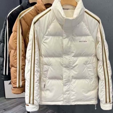 高档精品羽绒服150件左右，质量很好，超低价49元**