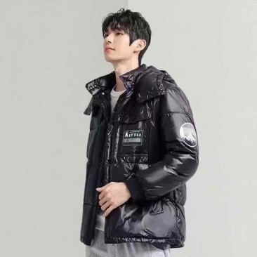 情侣款**，精品羽绒服70件左右，质量**好，独立包装49