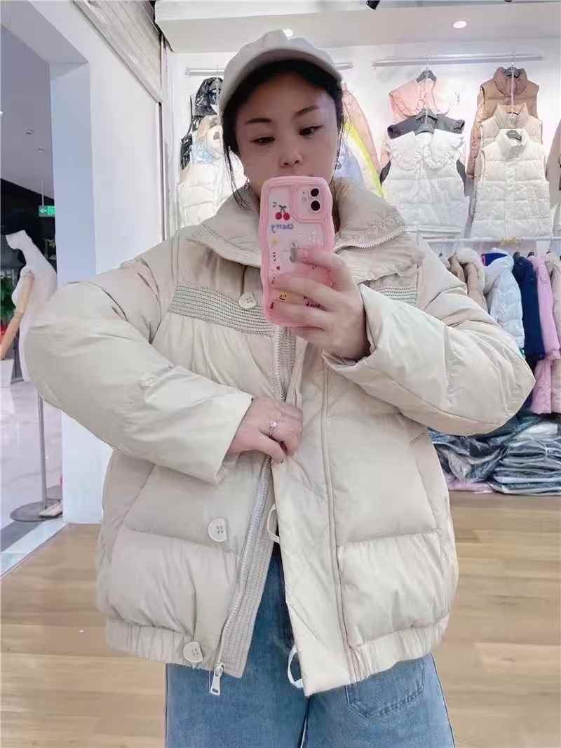 女士**时尚短款羽绒服100件左右，独立包装，质量**好36