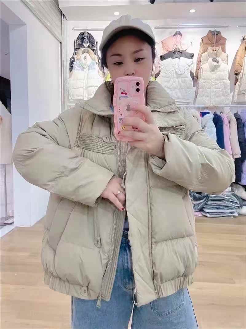 女士**时尚短款羽绒服100件左右，独立包装，质量**好36