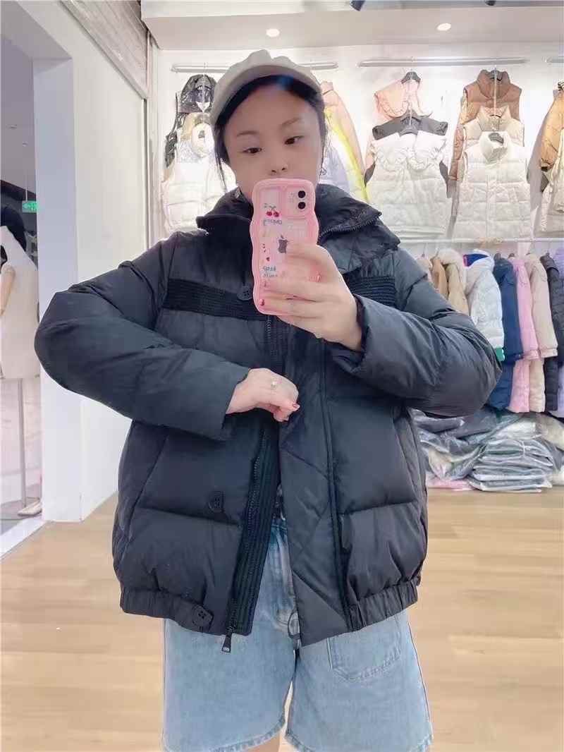 女士**时尚短款羽绒服100件左右，独立包装，质量**好36